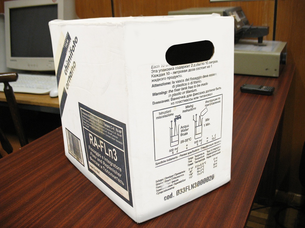 Упаковка с двумя 5-ти литровыми канистрами концентрата фиксажа